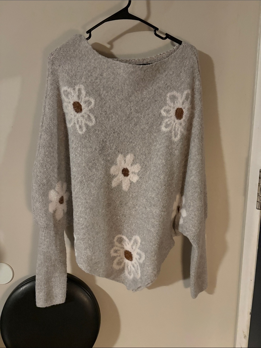 Women's Light Gray Daisy-Print Crewneck Sweater